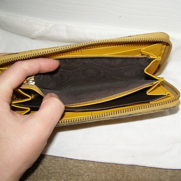 RARE Authentic Gucci Yellow python leather zippy wallet with bamboo tass… - Picture 13 of 16